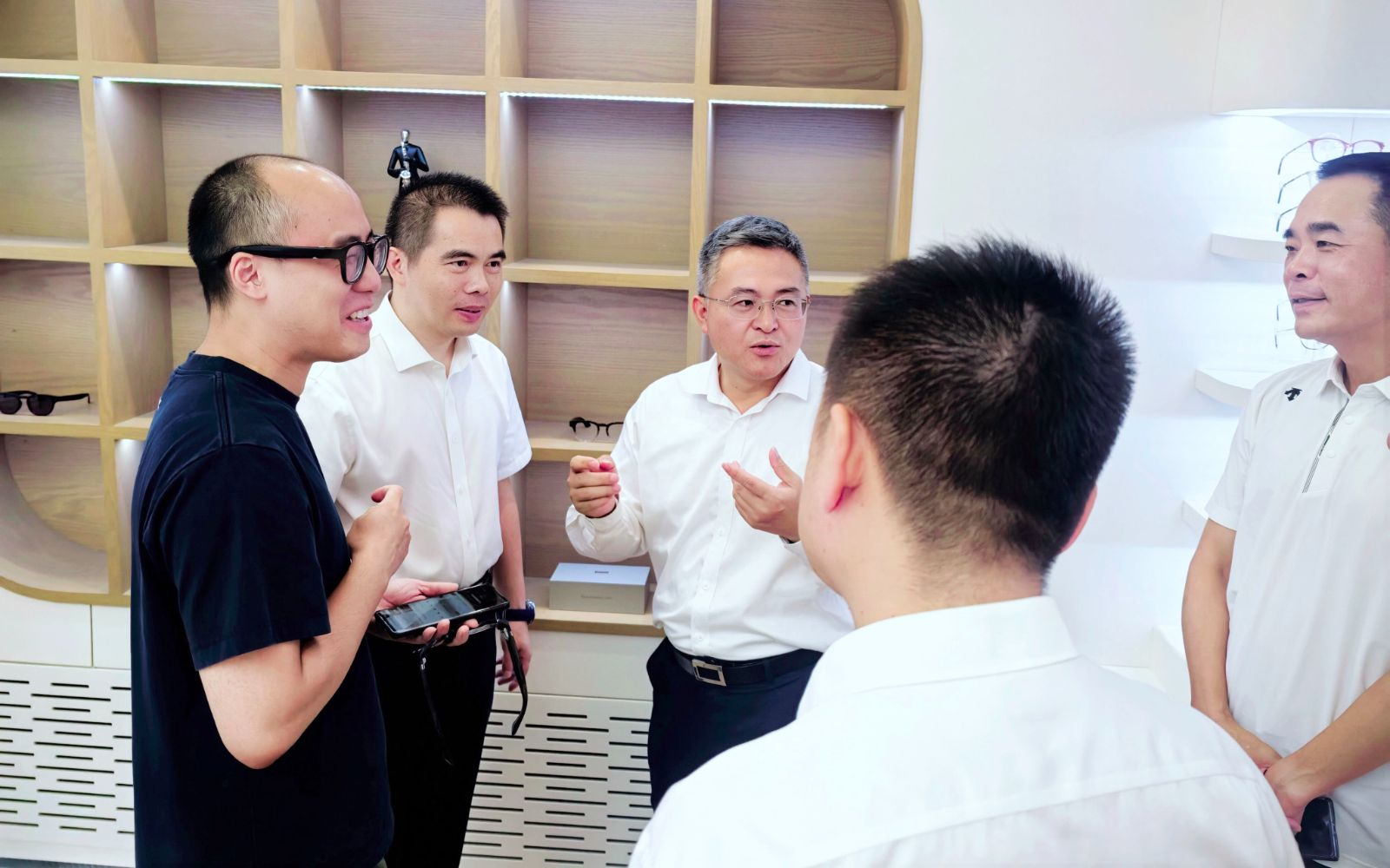 Secretary of the District Party Committee Liu Yunfeng and his delegation visited our company for research and inspection.